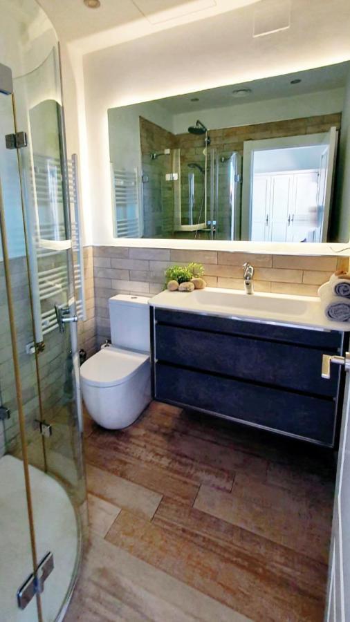 Cheerful Townhouse Center Sitges 5 Bedrooms Pool And Terrace Εξωτερικό φωτογραφία